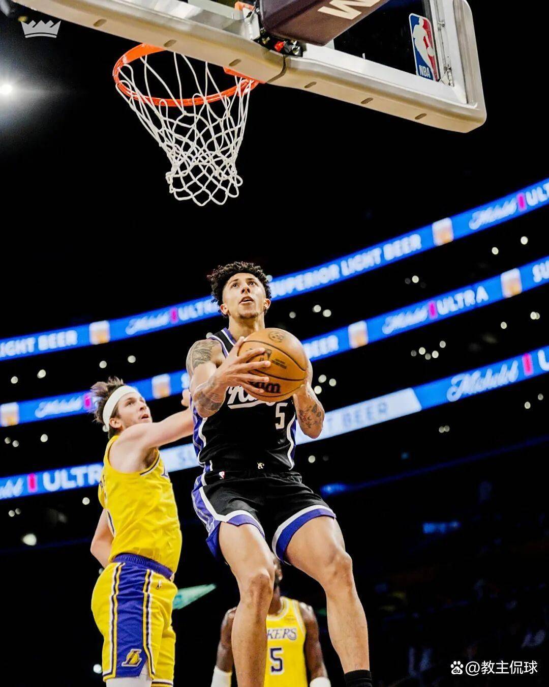 今夜洛杉矶湖人调整名单以备意甲，手感冰凉环节打磨，气氛紧张，更衣室氛围转暖(洛杉矶湖人最新交易信息)