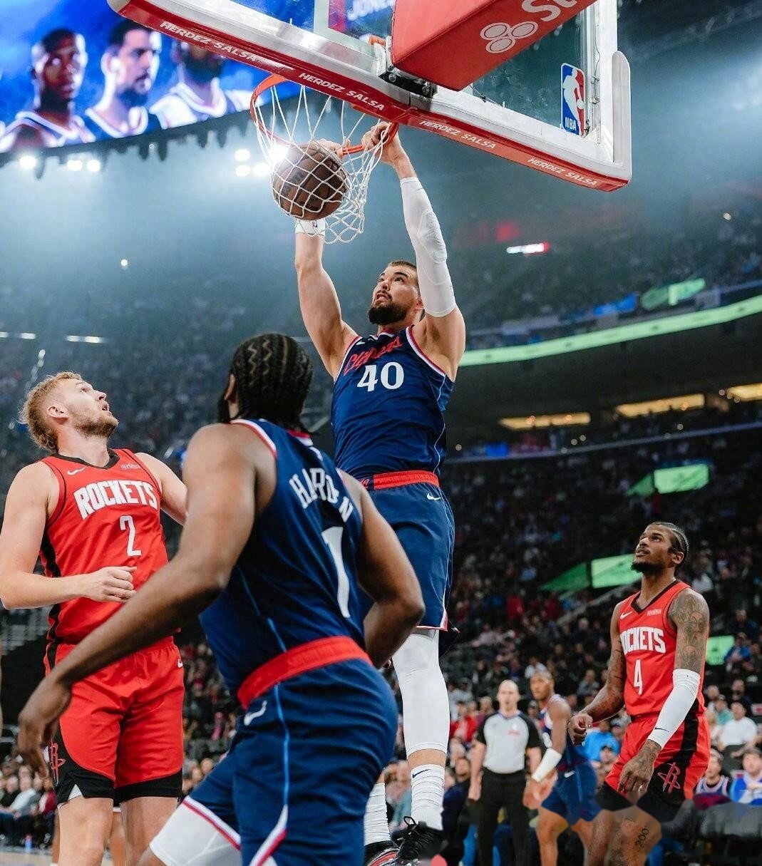 转会期洛杉矶快船备战NBA常规赛，远射贴柱细节曝光，压力陡增，赛程密集仍需轮换的简单介绍