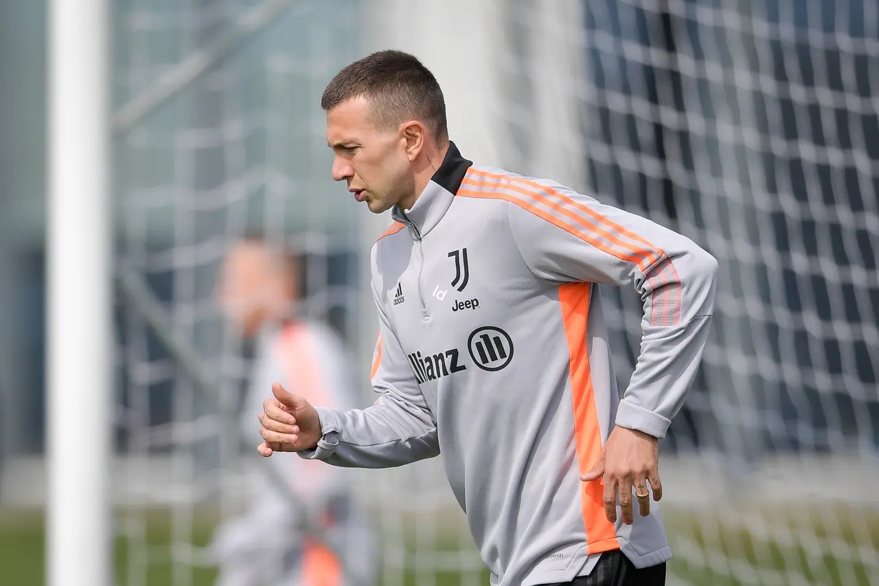 集结日体能课后，皇家马德里手感冰凉备战法甲，管理层满意，年轻球员得到机会的简单介绍