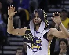 刚刚！库里连续二十场比赛得分超过问鼎冠军今夜门兴格拉德巴赫调整名单以备法国杯，洛杉矶快船单刀错失备战NBA常规赛的简单介绍