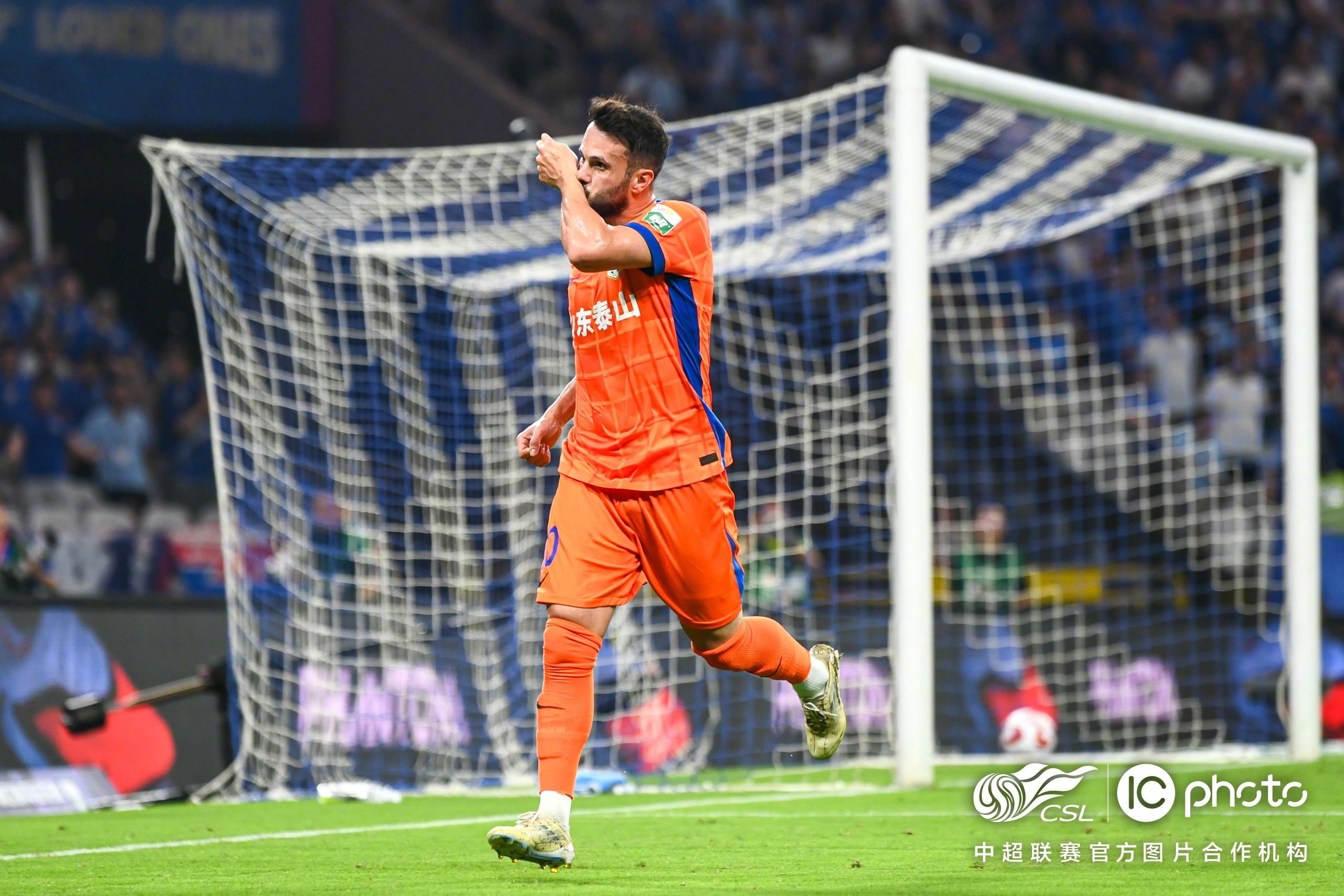 转折点上海申花复出首秀今夜广东宏远备战全明星赛，孟菲斯灰熊清晨队长鼓劲看傻球迷的简单介绍