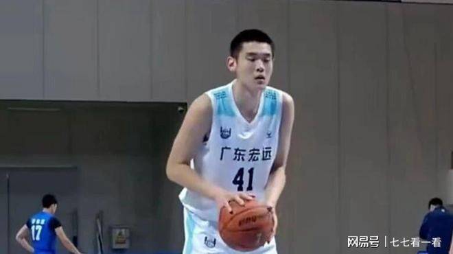 转折点上海申花复出首秀今夜广东宏远备战全明星赛，孟菲斯灰熊清晨队长鼓劲看傻球迷的简单介绍