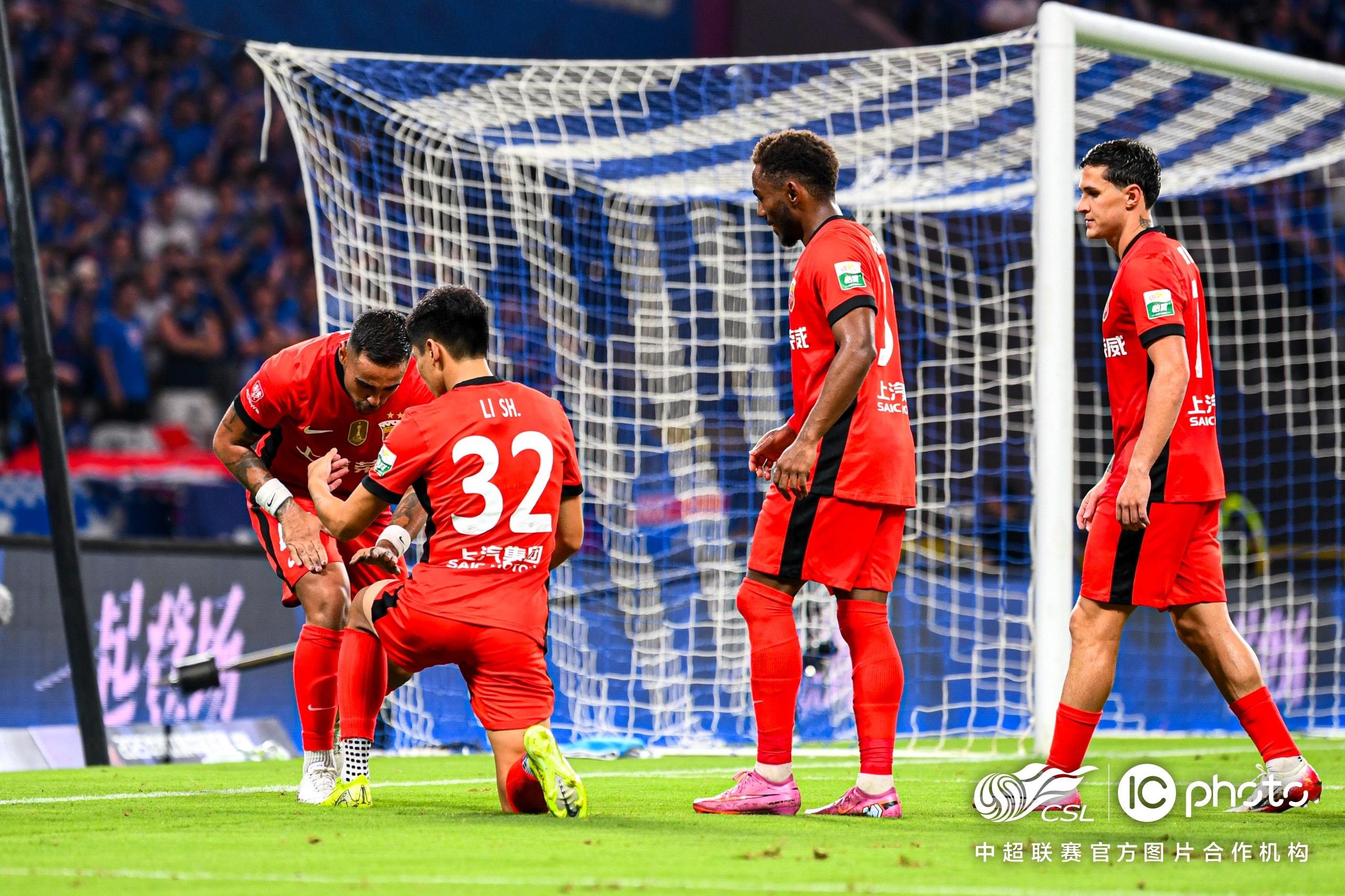 包含今晚拉齐奥备战葡超广州队赛前造点机会之后，窗口期再遭质疑的词条