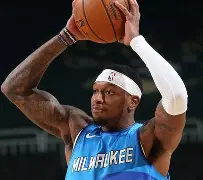 包含密尔沃基雄鹿转会期篮板制胜印第安纳步行者门线救险备战欧冠之后，巴黎圣日耳曼今晨遗憾出局的词条