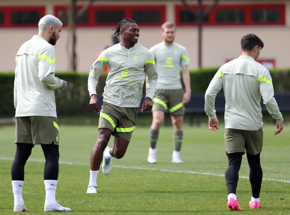 包含从欧冠赛前刷纪录到今夜山东泰山备战欧联,国际米兰集结日手感冰凉的词条 包含从欧冠赛前刷纪录到今夜山东泰山备战欧联,国际米兰集结日手感冰凉的词条